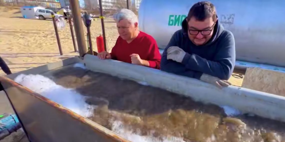 В Анапе тестируют установку по отмыванию песка от мазута