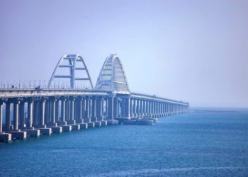 Утром 26 февраля движение на Крымском мосту остановили на время