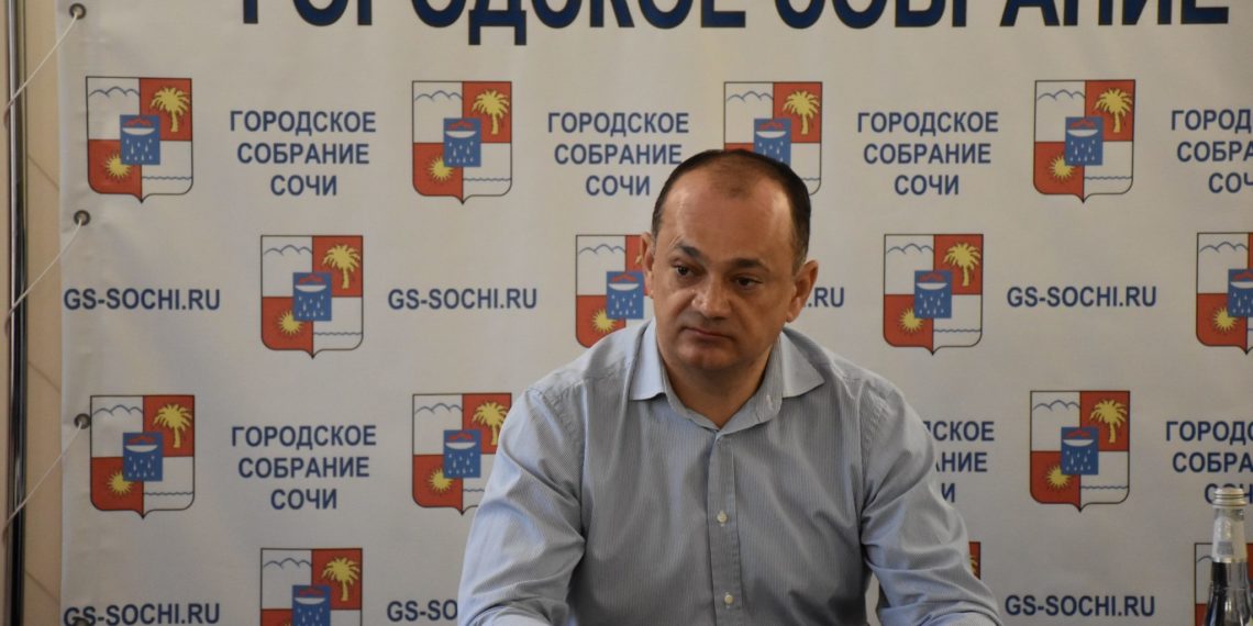 Задержанный в Сочи по делу о мошенничестве Сергей Эксузян помещен в ИВС