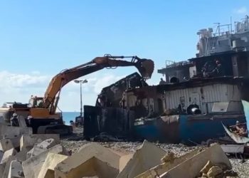 На Кубани демонтируют обшивку танкера «Волгонефть-239»