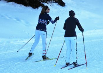 В горах Сочи из-за снегопада приостановили катание на ряде горнолыжных трасс