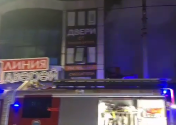 Два частных дома на площади 100 квадратов горят ночью 2 марта в Краснодаре