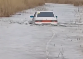 На Кубани Биба и Боба устроили ледовое шоу в канале: автомобиль утонул