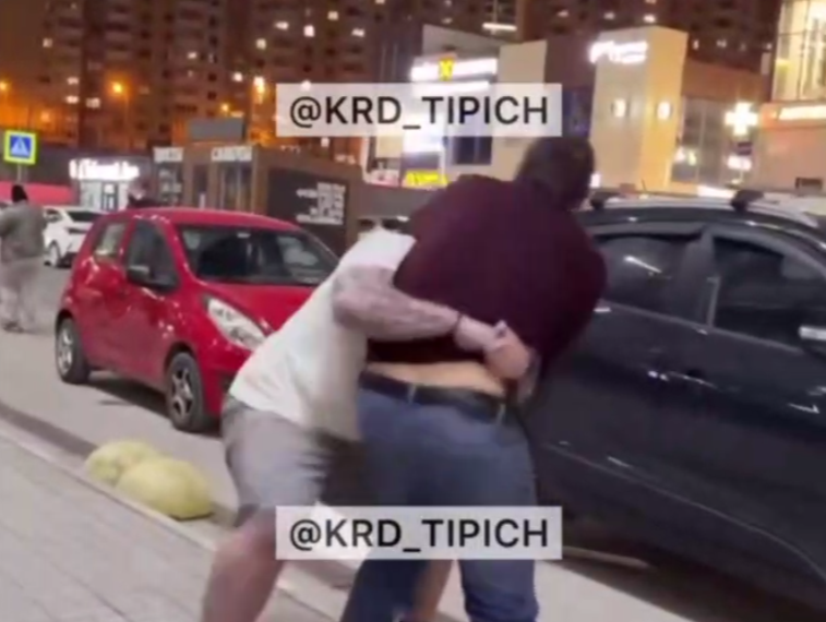 В Новороссийске разгорелся конфликт из-за удара картонкой по автомобилю