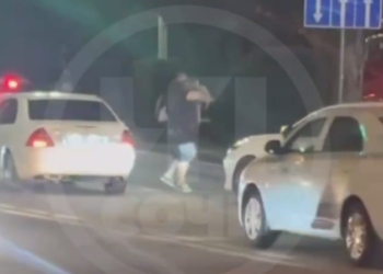 Вечером танцующий мужчина бросался под машины в Сочи