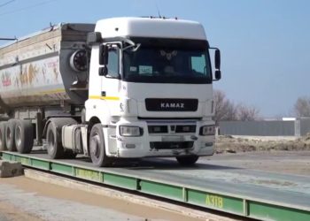 В хуторе Анапы продолжается вывоз на утилизацию замазученного песка