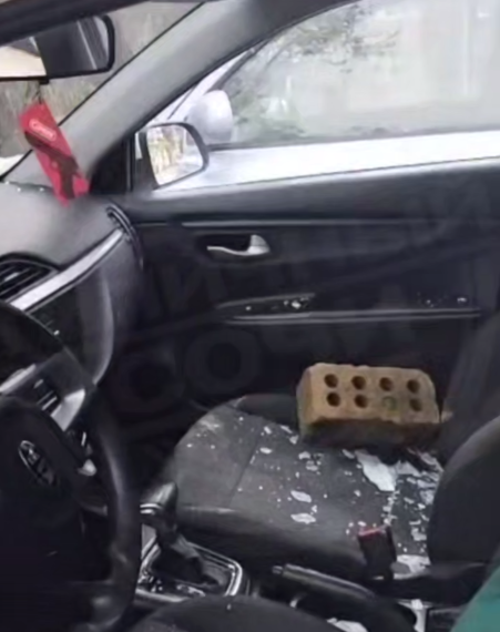 В Сочи нашли зловещее такси с брызгами крови и кирпичом внутри
