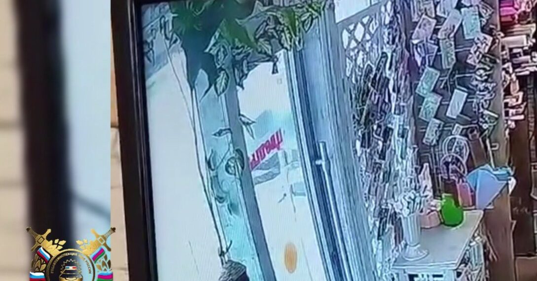 Пешеход погиб после падения на маршрутный автобус в Краснодаре