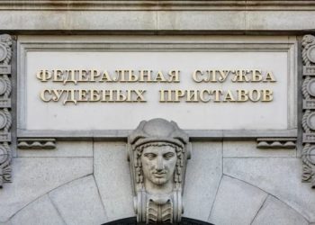 В Краснодаре приставы вернули детей матери