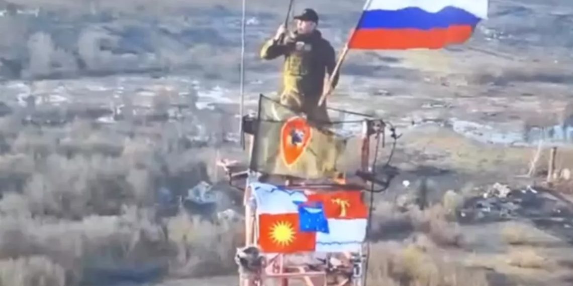 В Малой Локне российские бойцы подняли флаг Сочи и триколор