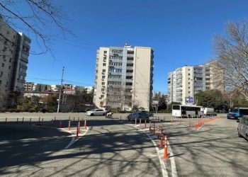 В центре Сочи появился новый барьер на дорогах