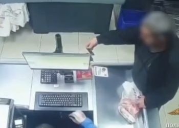 В Сочи таксист нашел карту пассажира и потратил 18 тысяч рублей