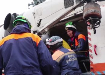 Вертолет МЧС снял с хребта Аибга трех лыжников-фрирайдеров