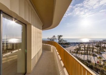 Две трети россиян хотят апартаменты с видом на море и личным помощником, сообщают исследователи