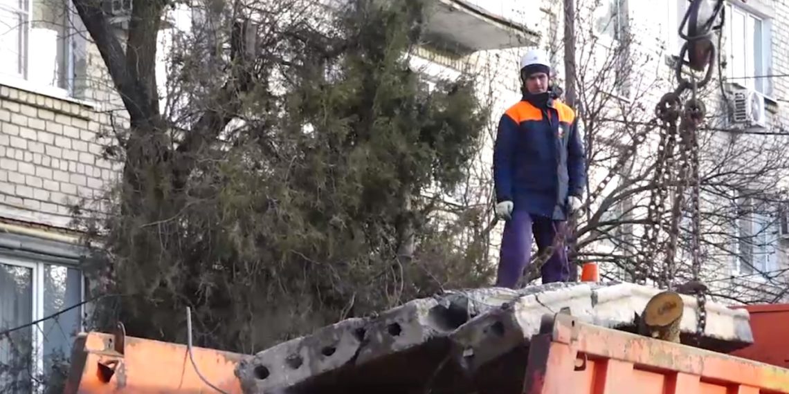 На Кубани спасатели разбирают завалы после взрыва в многоэтажке