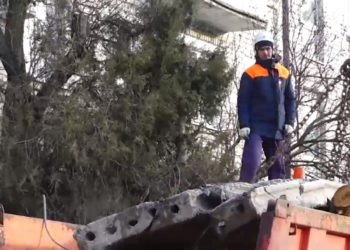 На Кубани спасатели разбирают завалы после взрыва в многоэтажке