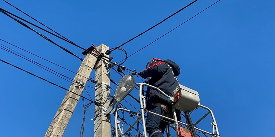 В Туапсинском районе Сочи энергетики демонтировали более 60 км незаконных линий связи