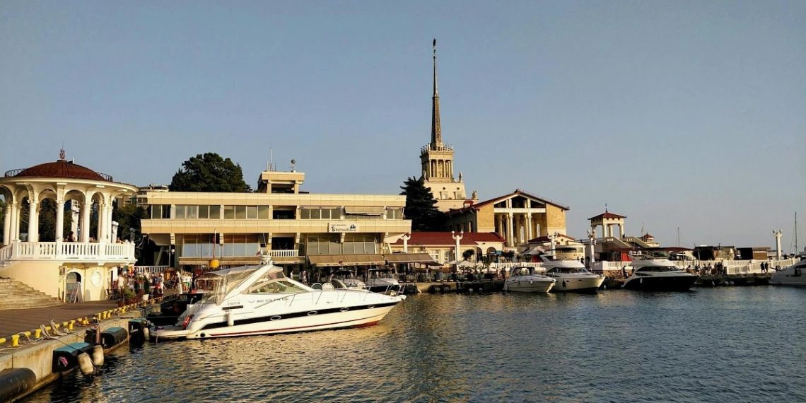 В Сочи закрыли незаконные экскурсии: туристам навязывали услуги