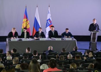 Мэр Сочи Прошунин обсудил с жителями микрорайона Макаренко планы развития