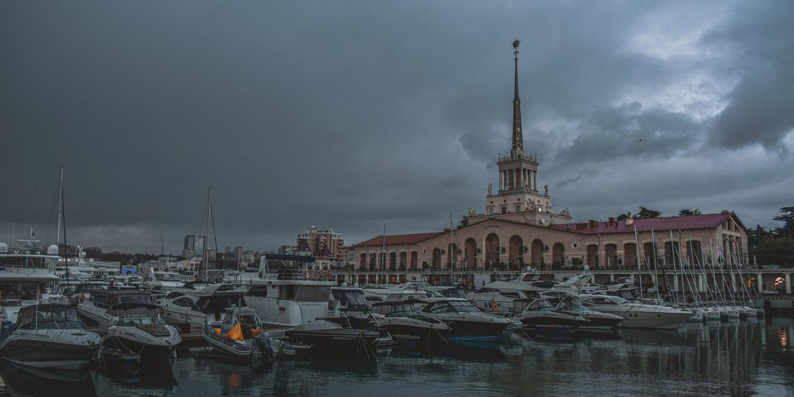 Почти половина сочинцев недовольны стоимостью квадратных метров