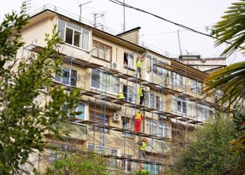 В Сочи за 722 млн рублей капитально отремонтируют более полусотни домов
