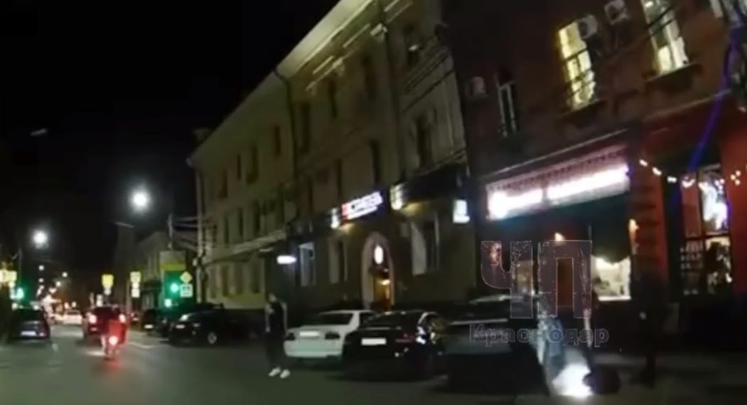 В Краснодаре охранник стрелял в лежащего человека