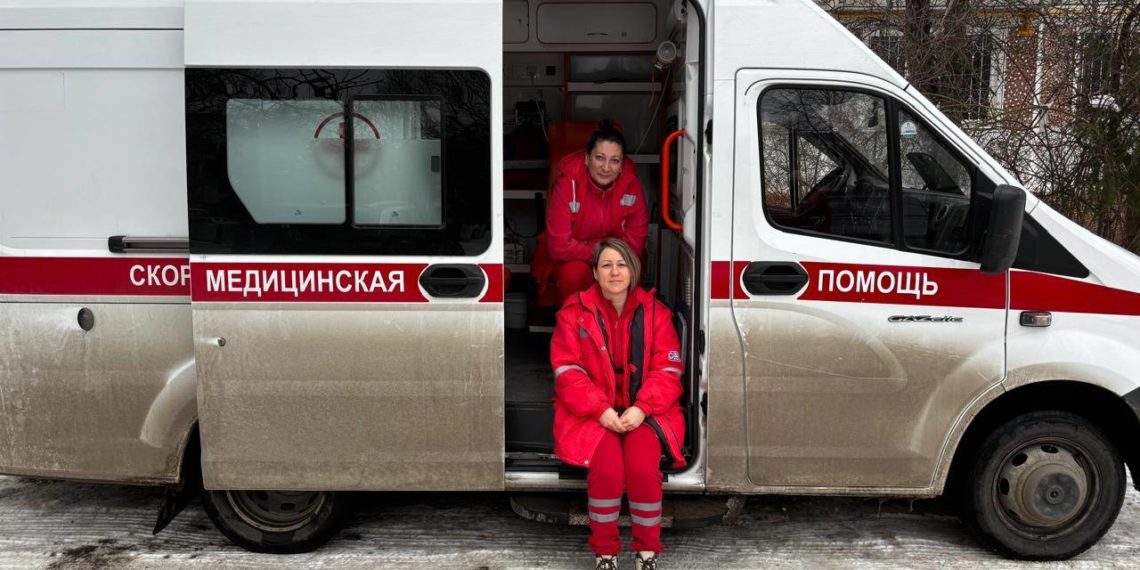 В Армавире фельдшер скорой помощи Солоненко приняла роды в автомобиле