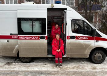 В Армавире фельдшер скорой помощи Солоненко приняла роды в автомобиле