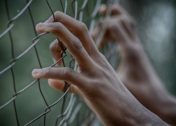 Краснодарец сорвал браслет с покупательницы и отправился на принудительные работы