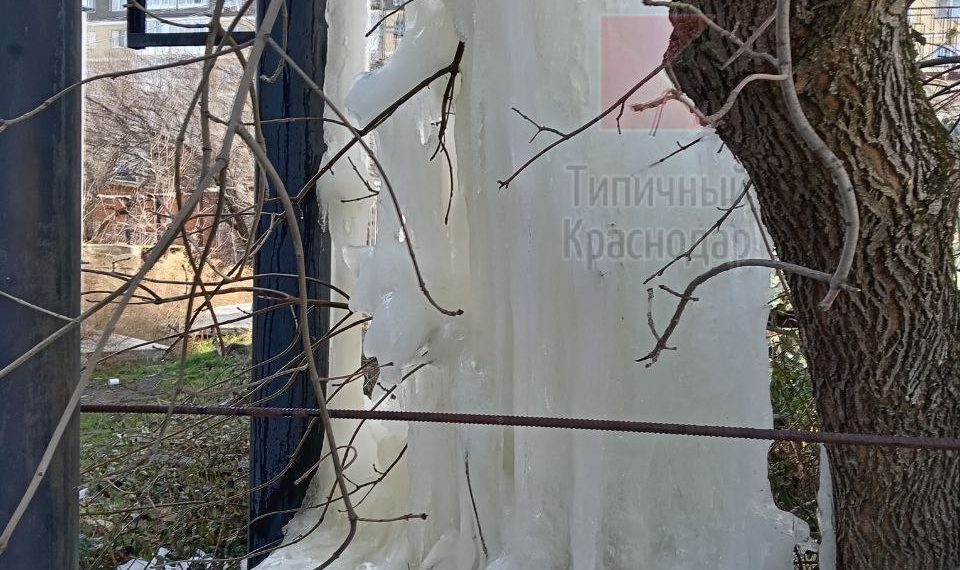Гига-сосульки в Краснодаре: новый аттракцион или начало ледникового периода?
