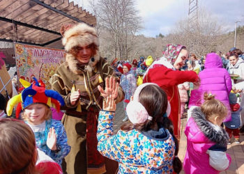 Танцы, блины и конкурсы: в Сочи масштабно отмечают Масленицу