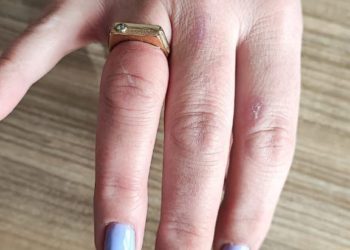 Кольцо всевластия: новороссийские спасатели спасли девушку от обручального плена