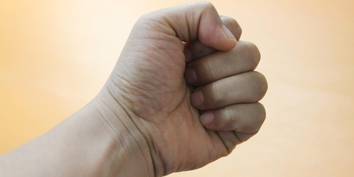 Звезда «Солдат» Павел Кассинский устроил дебош в поезде Москва-Сочи