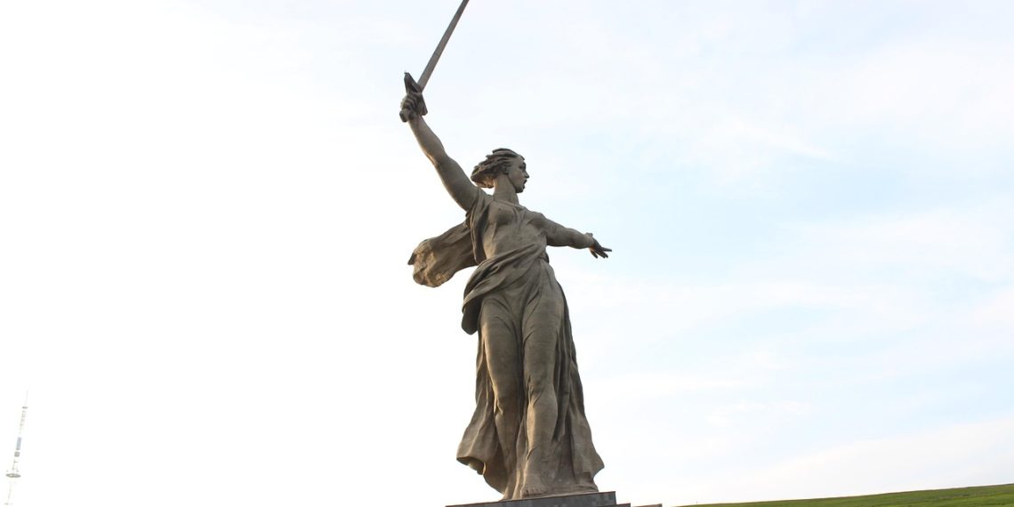 Сочи готовит светящийся арт-объект «Родина-мать» к 80-летию Победы