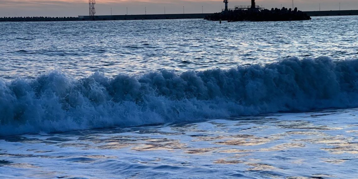 В Сочи пропало море