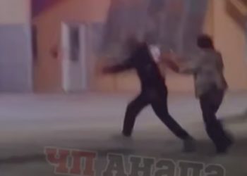 В Анапе пьяный мужчина ранил ножом женщину