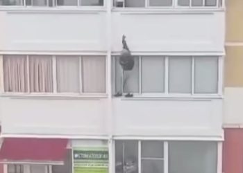 В Краснодаре мужчина пытался по веревке спуститься из окна и упал