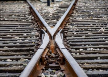 В Краснодаре трое подростков подожгли релейные шкафы на железной дороге