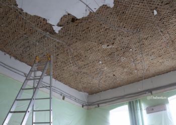В Темрюке восстанавливают потолок в школе: работы идут полным ходом
