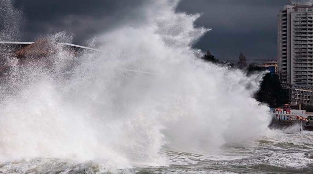 В Сочи продлили штормовое предупреждение до 19 марта