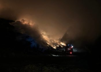 В Новороссийске площадь пожара на мусорном полигоне сократилась до 1 тыс. кв. м
