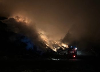 В Новороссийске площадь возгорания на мусорном полигоне составляет 700 кв. м