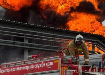 На нефтебазе в Краснодарском крае ликвидировали открытое горение