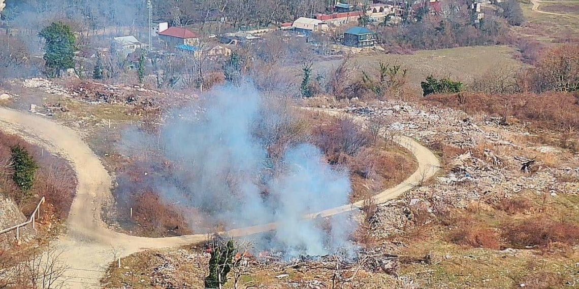 В Туапсинском районе загорелся лес: огонь охватил 200 кв. метров