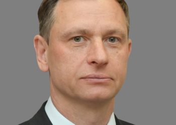 Мэр Сочи Андрей Прошунин поздравил женщин города с Международным женским днём