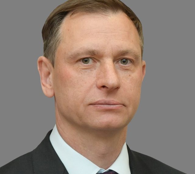 Мэр Сочи Андрей Прошунин поздравил женщин города с Международным женским днём