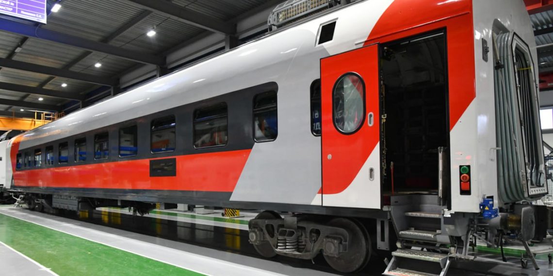 На Кубани тестируют новый ж/д вагон с просторными купе и столиками