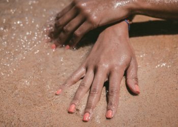 На пляжах Сочи стартовал сезон загара