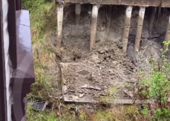 В Сочи рухнула подпорная стена