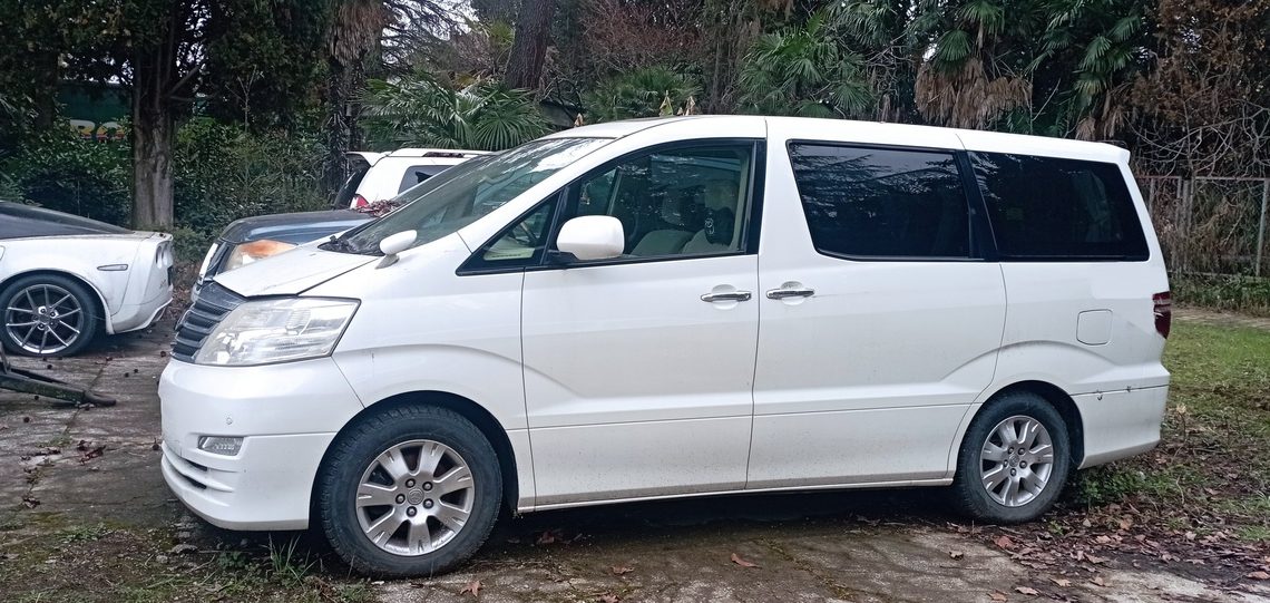 Сочинские таможенники передали Минобороны РФ конфискованные автомобили